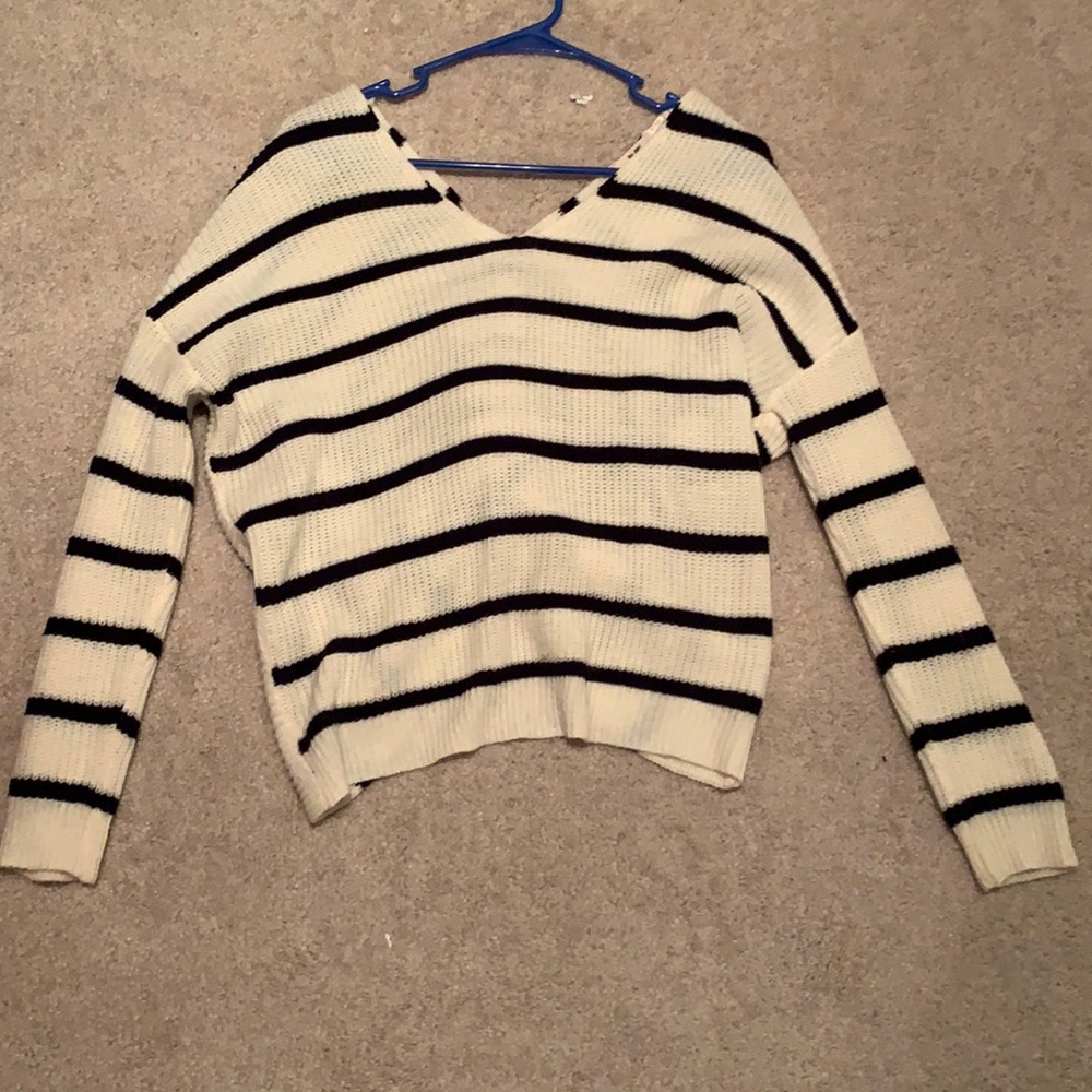 Women’s Sweater with Twisted Back